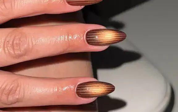 Маникюр с текстурой стекла: секреты создания рельефных полосок от топовых нейл-мастеров