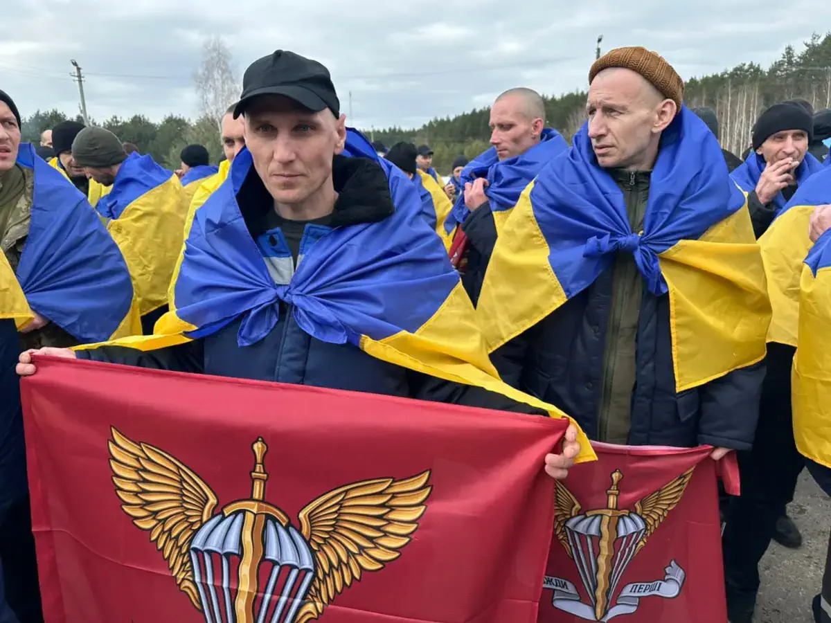 Звільнені українські полонені під час другого етапу обміну