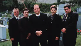 Криминалы и тени прошлого: 5 сериалов в духе "Острых козырьков"