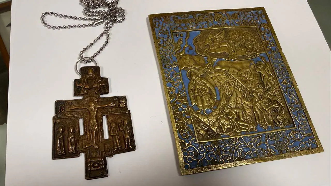 Київські митники передали Музею мистецтв Кіровоградщини вилучені старообрядницькі реліквії