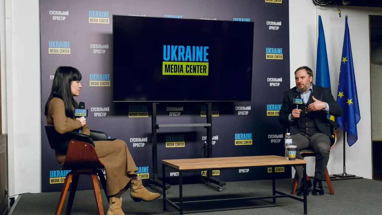 Україна стикається з паливною блокадою: що буде з цінами на АЗС
