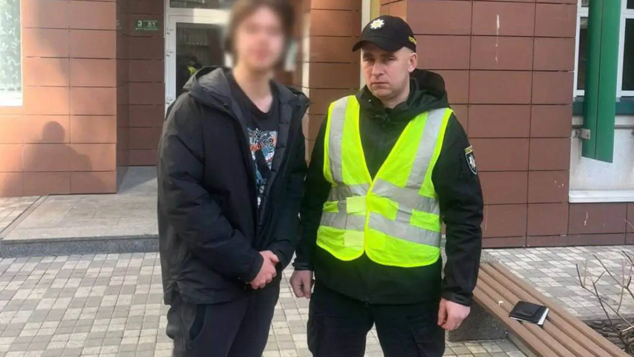 В Киеве двух блогеров оштрафовали за видео в полицейской форме