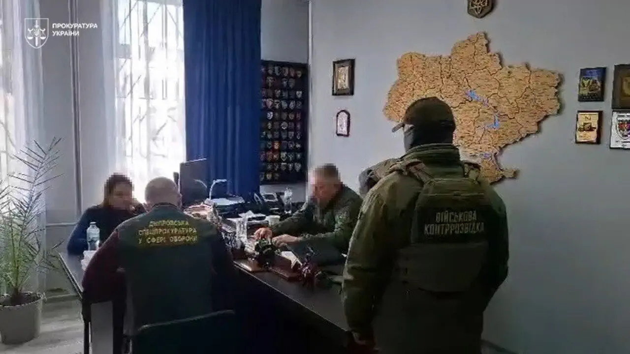 Укріплення на папері, гроші — у кишенях: як спецслужби викрили «будівельників» у погонах