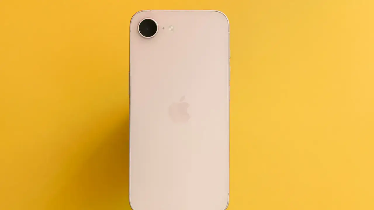 iPhone 17e против iPhone 17: что выбрать и стоит ли переплачивать
