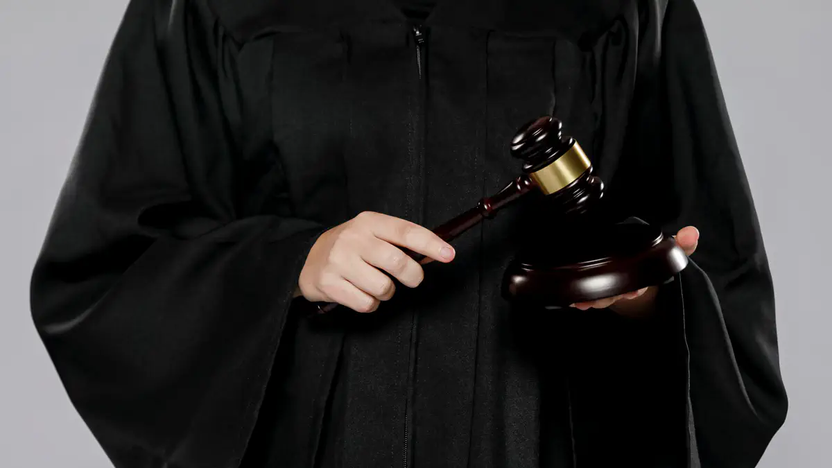 В Днепре неизвестные в балаклавах жестоко избили судью и пытались её похитить