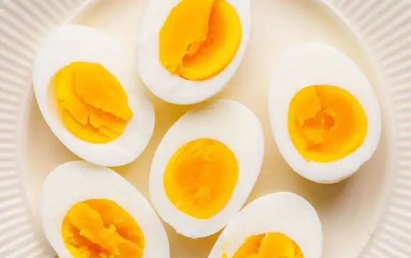 Один простой трюк – и яйца вкрутую получаются каждый раз идеальными