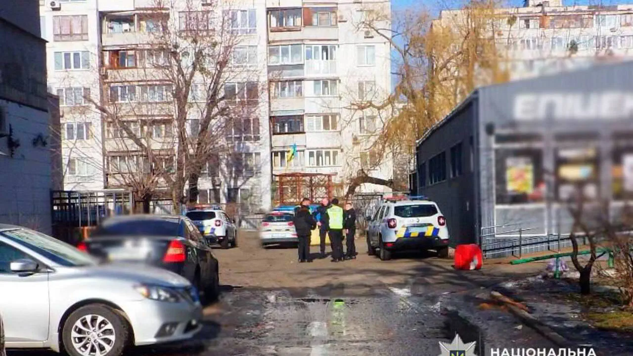 У Києві затримали чоловіка за жорстоке побиття 75-річної сусідки: у жінки перелом черепа