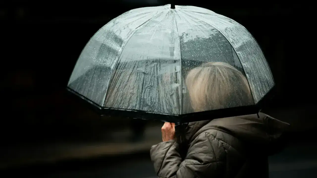Весняне тепло відступає: в Україну повертається типовий березень із мокрим снігом та вітром