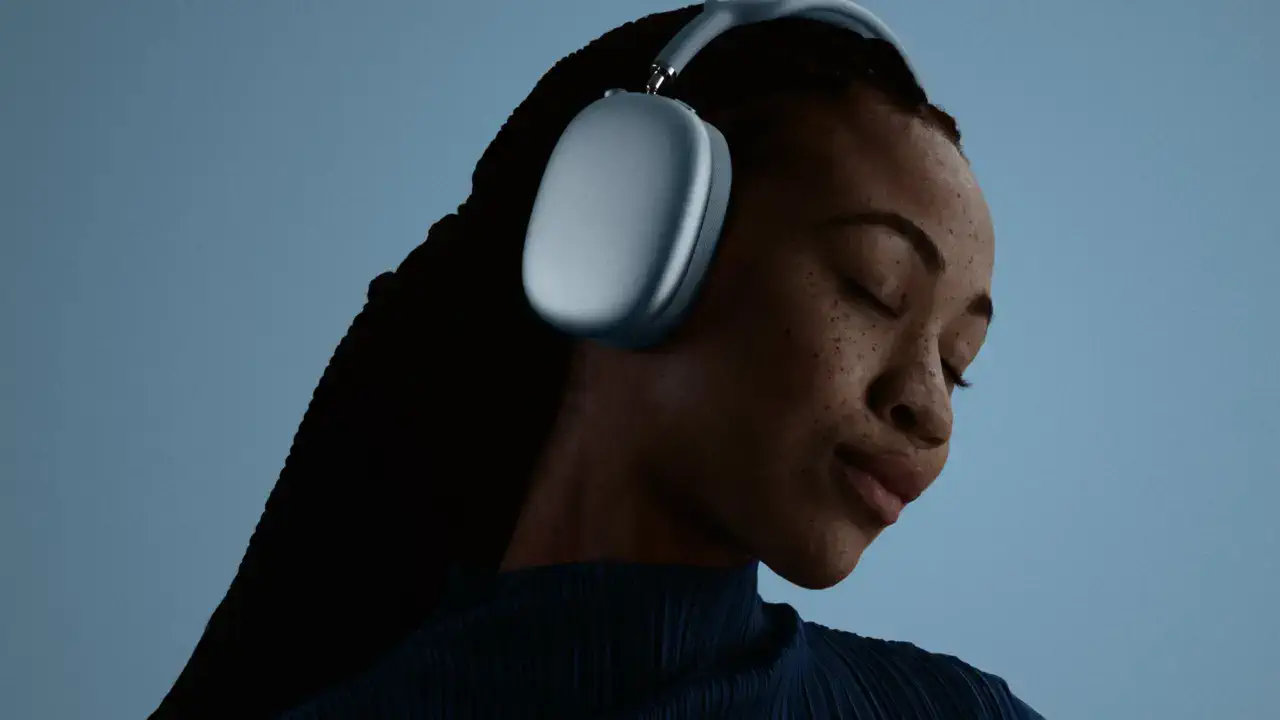 Apple представила AirPods Max 2 за $549 — і вони перекладають мови в реальному часі