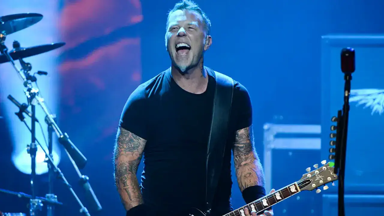 Предложение среди акул: лидер Metallica превратил пятницу 13-е в самый романтичный день