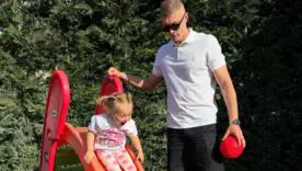 Артём Довбик с дочкой