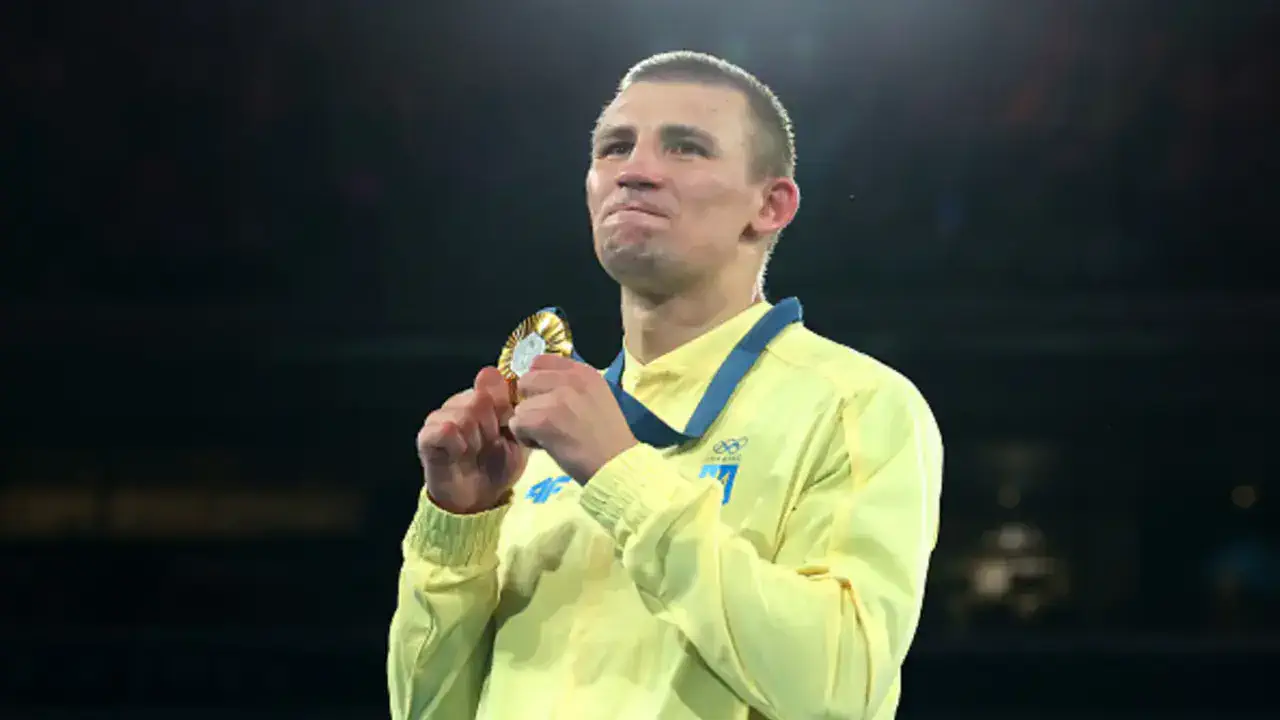 Нокаут! Олександр Хижняк з перемоги стартував на професійному ринзі