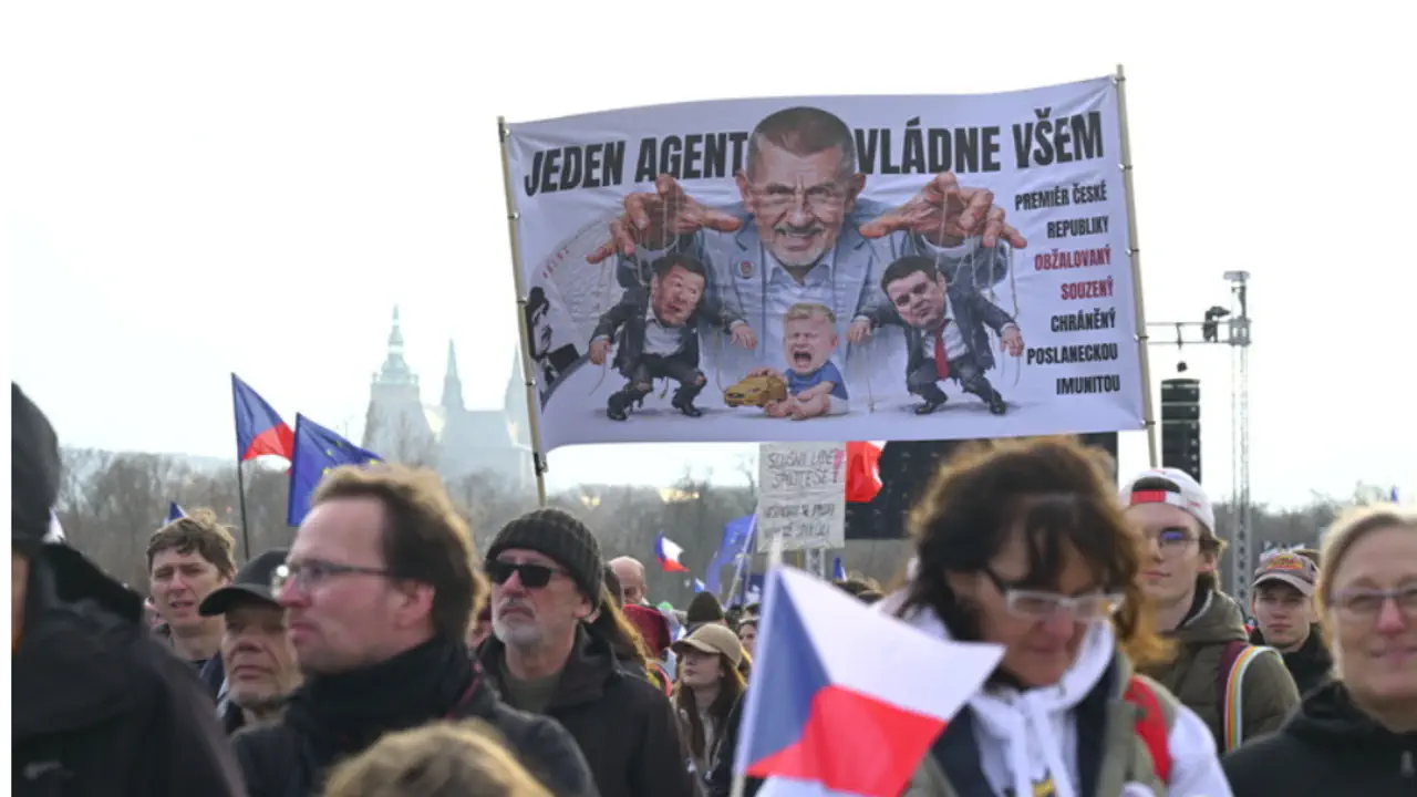 Екоміна біля Лівії, іранські мільйони, "точна" ППО рф та мітинги у Чехії