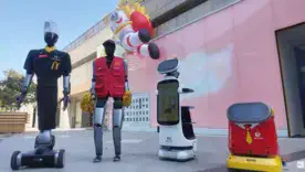McDonald's заменил людей роботами — и они тоже носят фирменную форму
