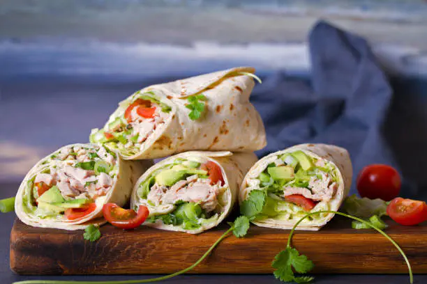 Лаавш з куркою, авокадо\istockphoto