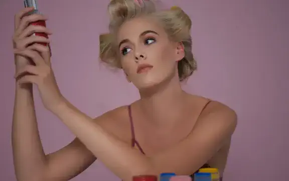 Секреты голливудского объёма: как воссоздать легендарную укладку 90-х дома