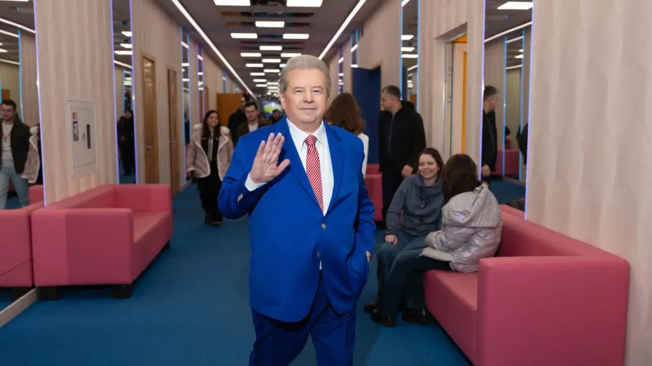 Поплавский встретил обыски в тапках Tommy Hilfiger — следствие подозревает 760 млн убытков