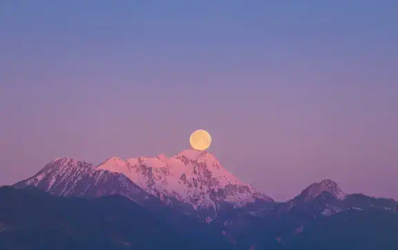 Точка невозврата: три знака Зодиака, чью жизнь кардинально изменит Розовая полнолуние