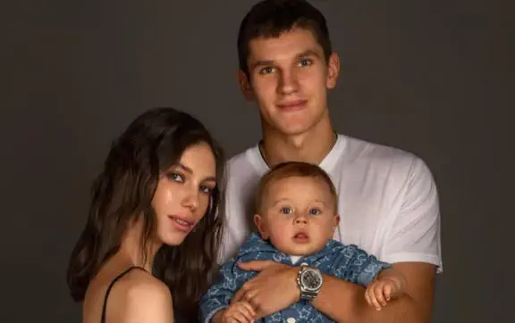 Яна Суркіс та Крістіан Біловар з сином