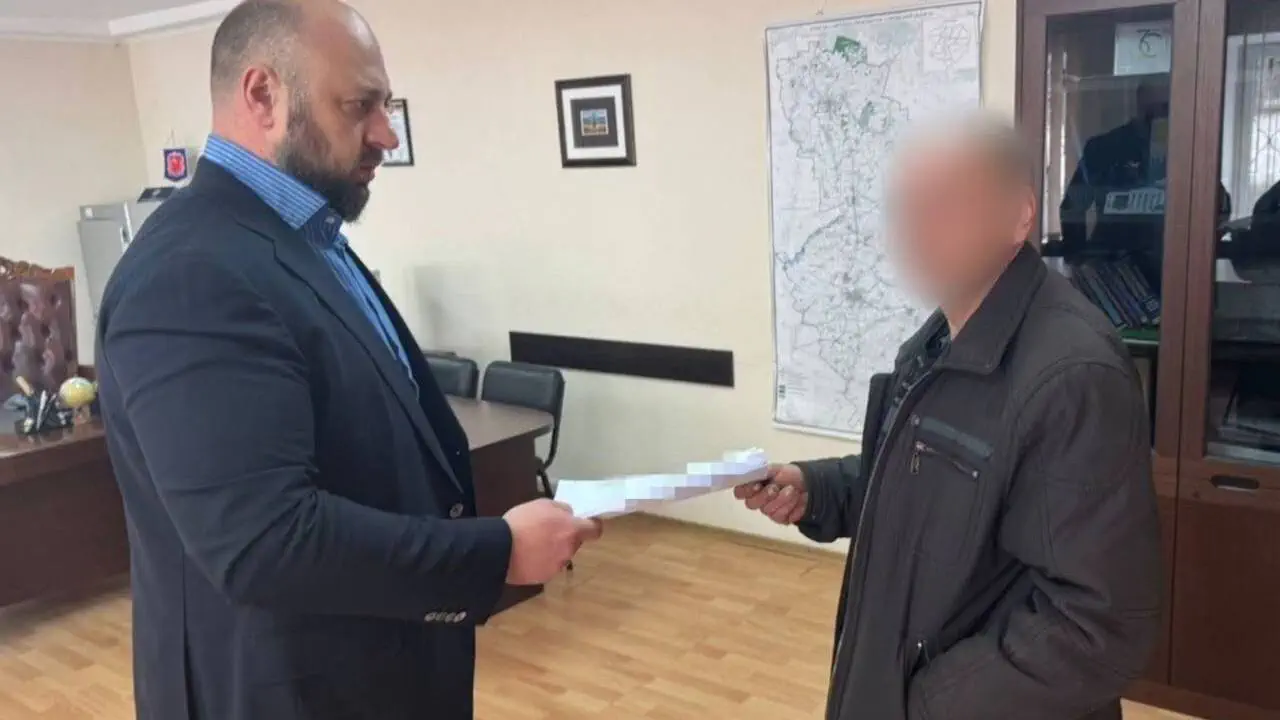 В Харьковской области отец изнасиловал 16-летнюю дочь с нарушениями развития: ребенок родила 