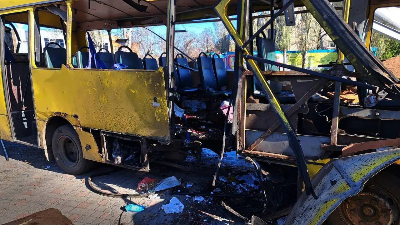 Вибухівка в Румунії, удар по автобусу в Нікополі і втрати ворога  - головне на ранок