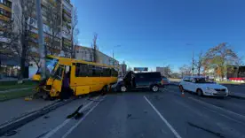 Смертельна ДТП в Одесі: ДБР розслідує зіткнення військового авто з маршруткою