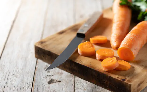 Не выбрасывайте морковь! Легкий способ сделать ее свежей