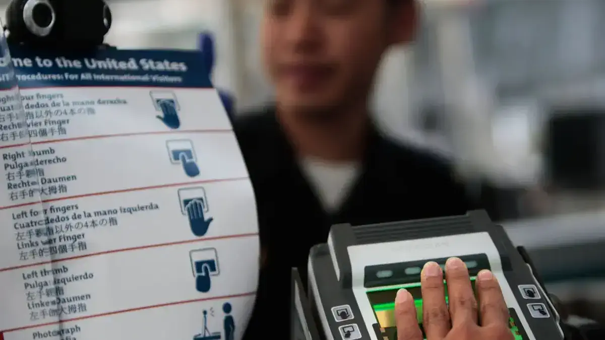 Фото, паспорт и отпечатки пальцев: как изменится процедура въезда в ЕС для украинцев