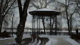 Квітневі примхи погоди: сніг у Києві та аварійні відключення в чотирьох областях