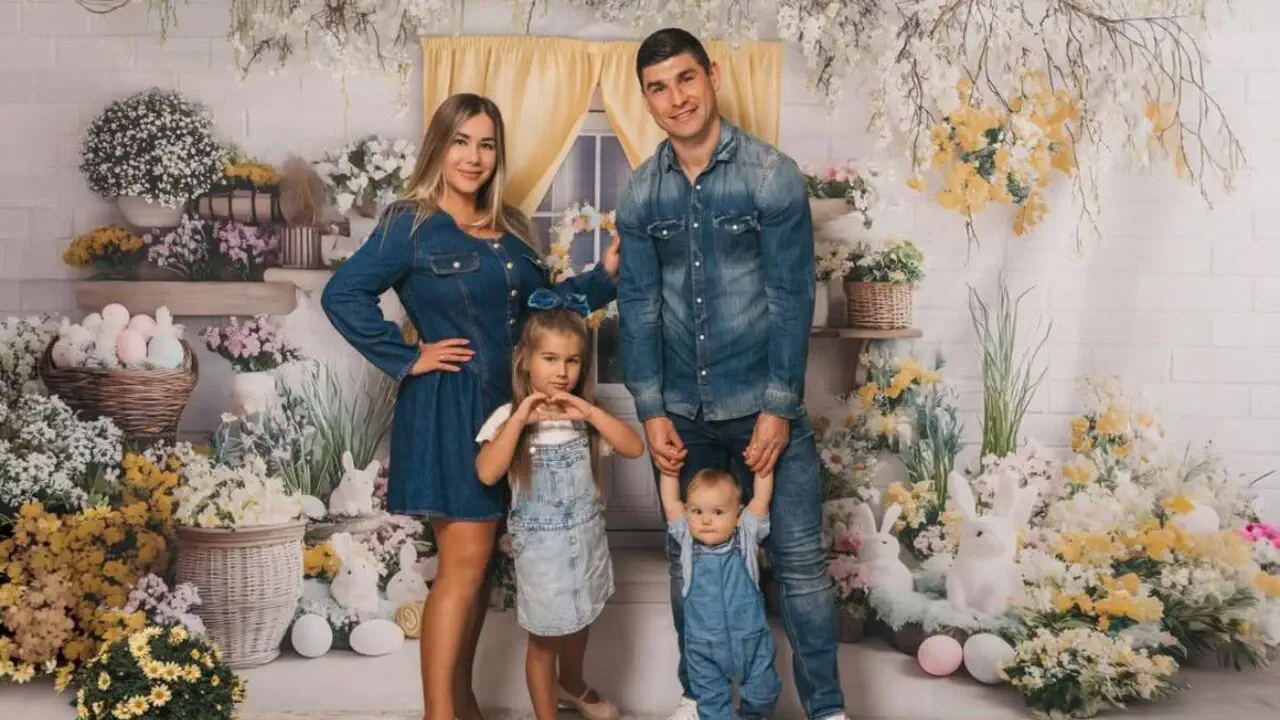 Руслан Малиновский с семьёй