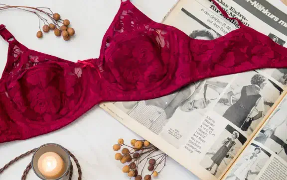 Нет, не белый: 3 правила выбора идеального белья под светлую одежду