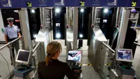 Прощай, штамп в паспорте: с сегодняшнего дня на границе с ЕС теперь будут собирать отпечатки пальцев
