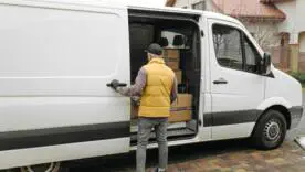 батько ховав свого сина у автомобілі 