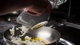 Как избавиться от запахов на кухне за считанные минуты