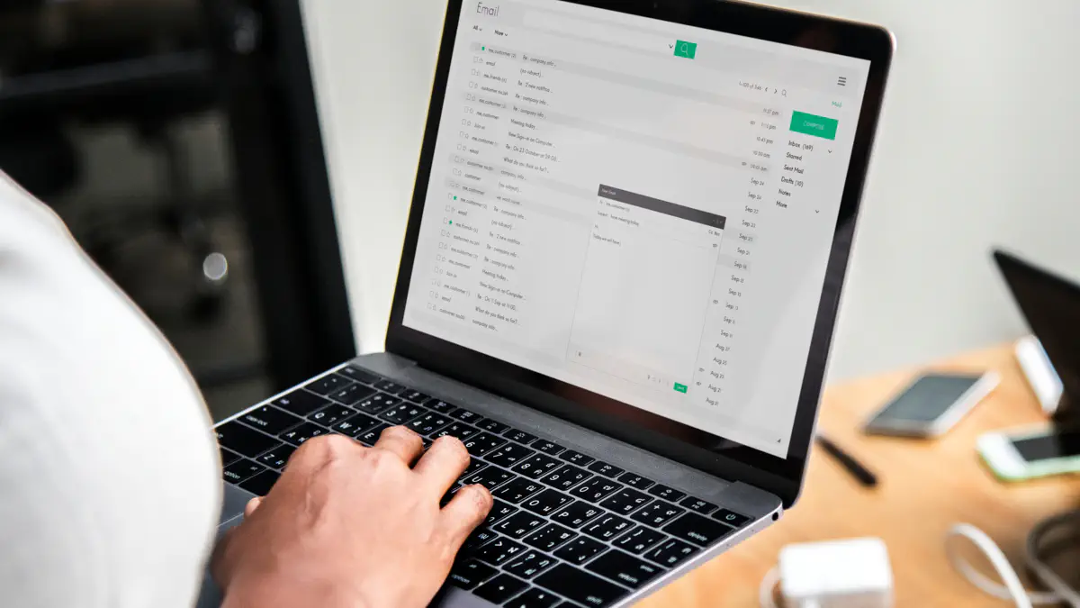 Они думали, что это спам – а на самом деле учителя получили миллионы от тайного донора
