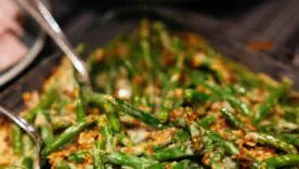 Три рецепта домашних запеканок: яблочная, куриная и фасолевая