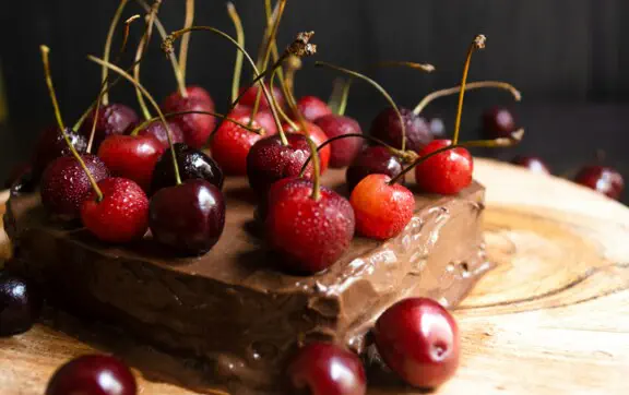 Два десерта с оливковым маслом: от итальянской меренги до шоколадного хлеба