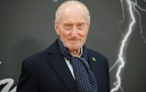 Как Чарльз Дэнс может присоединиться к вселенной "Бэтмена"