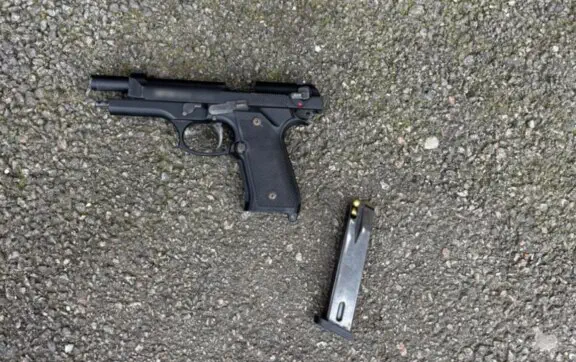 Бдительность киевлян помогла: полиция задержала подозрительного мужчину с пистолетом