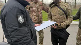 ГБР задержало военнослужащего за попытку продажи оружия с фронта