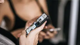Netflix запускает вертикальную ленту — и теперь искать кино станет так же легко, как листать TikTok
