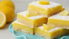Песочные батончики с лимонным курдом и кокосовой стружкой: простой рецепт
