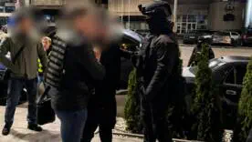 У Києві затримали спільників, які за 20 тис доларів обіцяли випустити чоловіка з приміщення ТЦК/Фото: Офіс генпрокурора