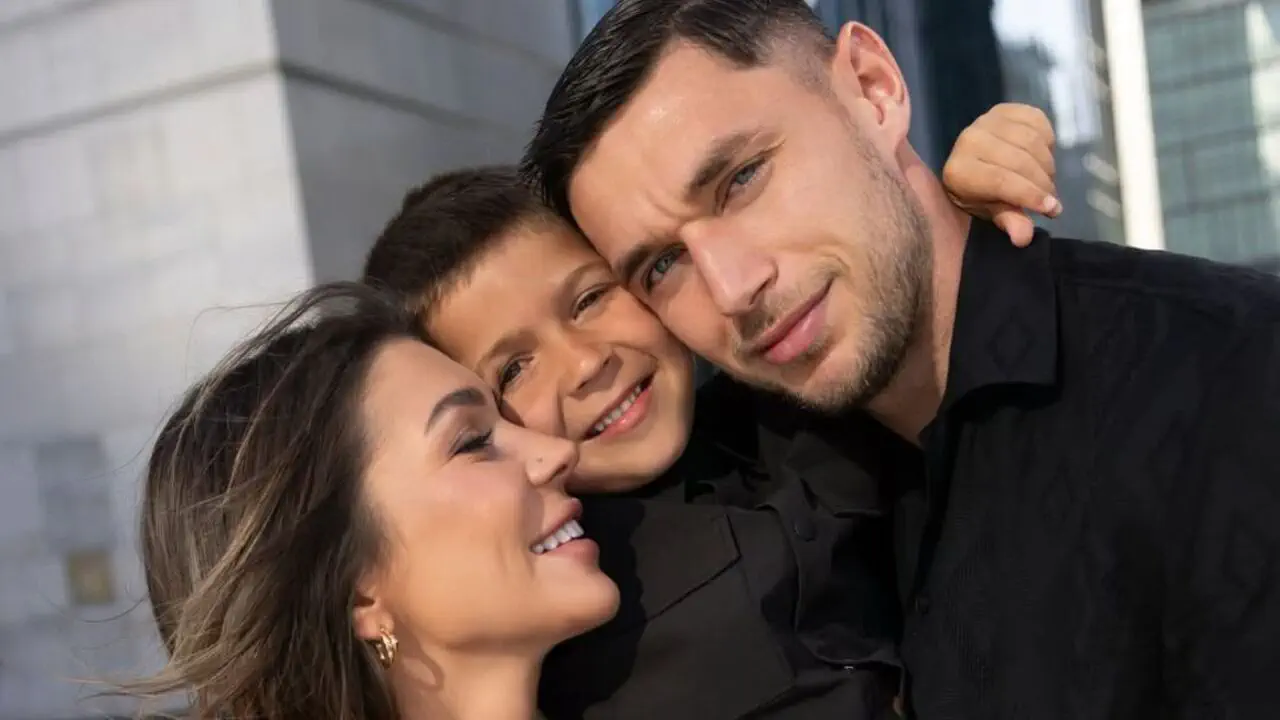 Роман Яремчук с женой и сыном