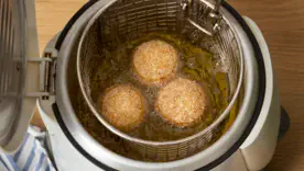 Можно ли использовать масло для жарки несколько раз и как это делать правильно
