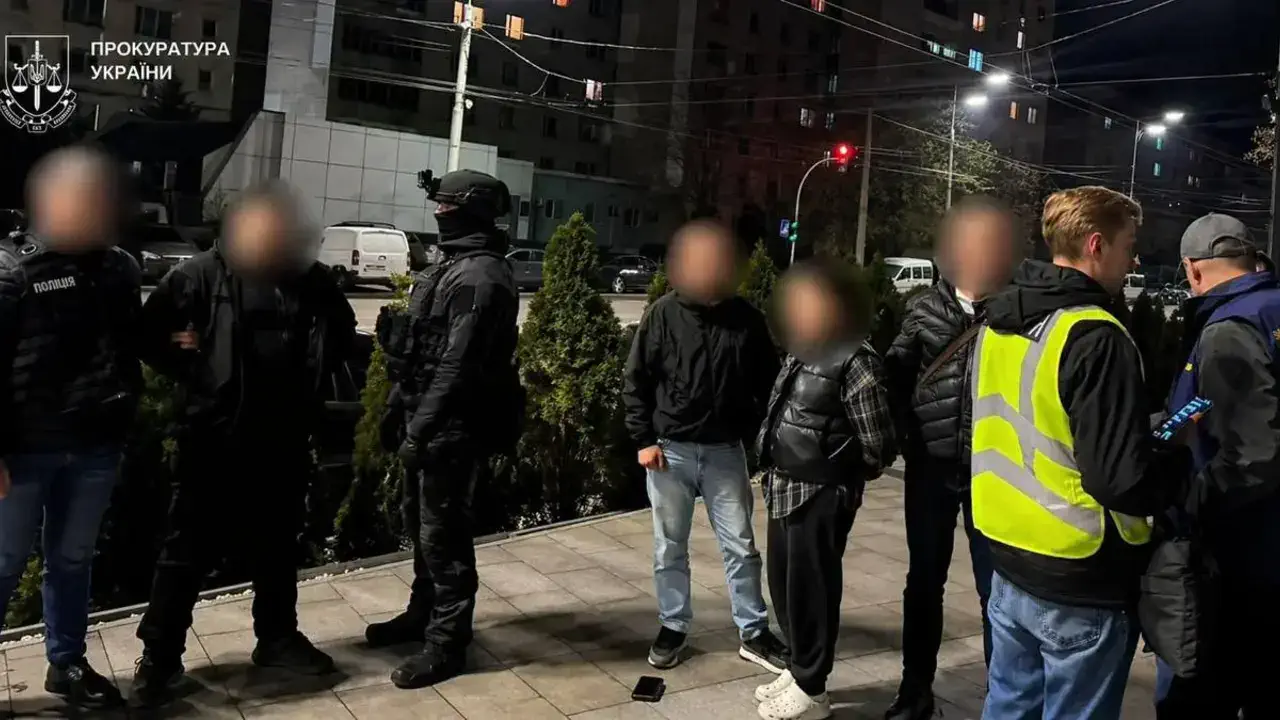 У Києві судитимуть жінку та чоловіка, які обіцяли визволити з ТЦК за $20 тисяч