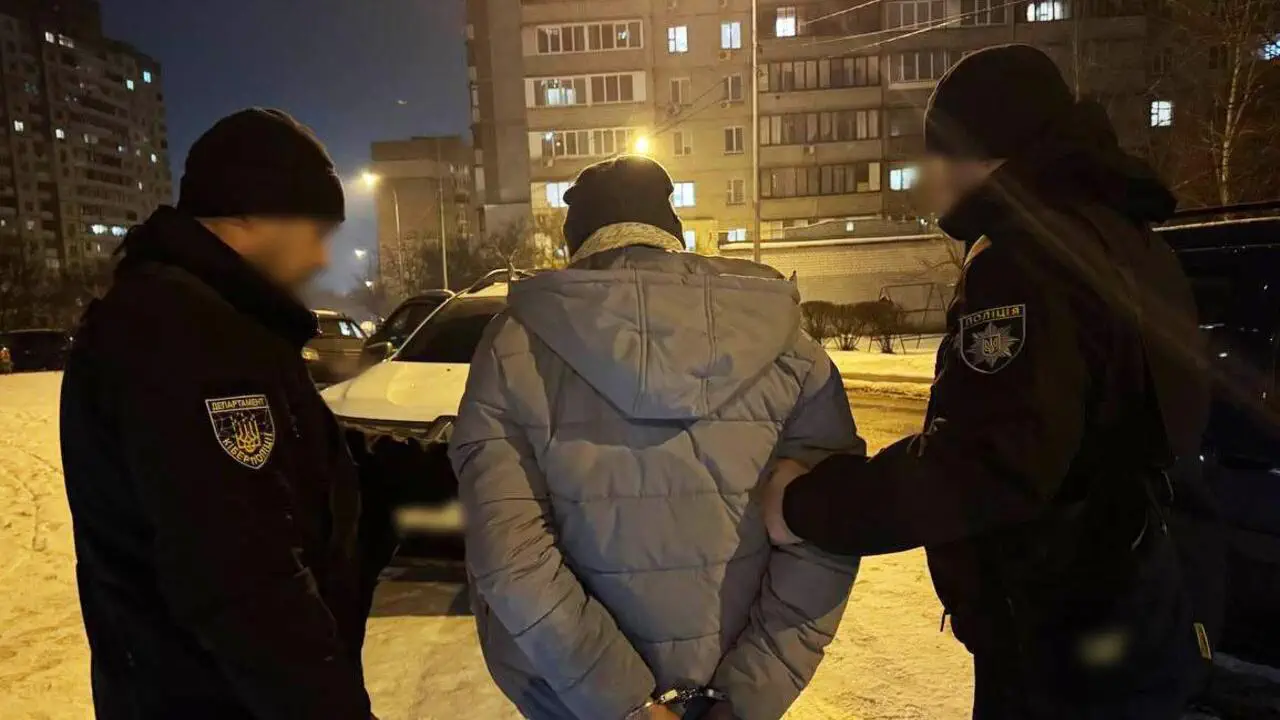 Переписка в соцсетях и шантаж: разоблачен мужчина, развращавший детей