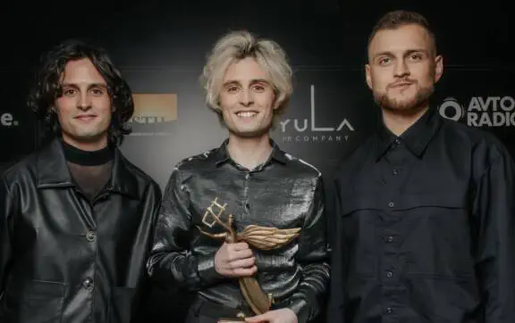 Ziferblat и новый сингл "Божеволею" — инди-поп о том, когда "сносит крышу" от любви