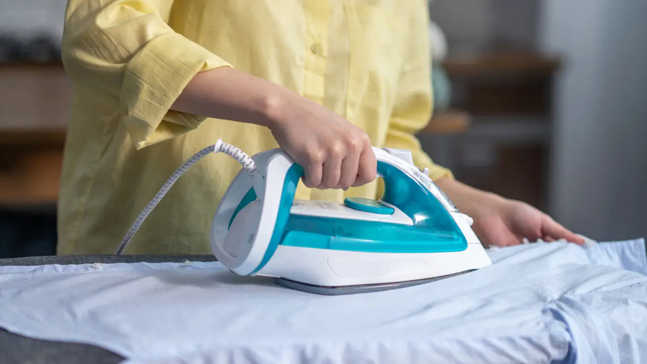 Не лише для одягу: 6 несподіваних способів використання праски
