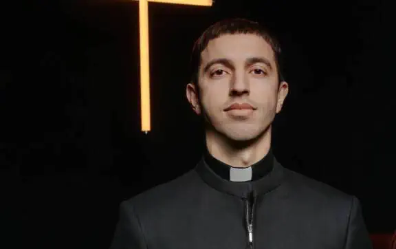 Священник Кинах призвал блокировать Люленова — потому что религия любви обиделась